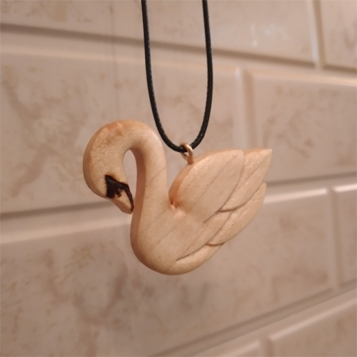 گردنبند چوبی طرح قو سایز 45 ×40 میلیمتر