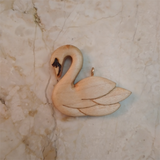 گردنبند چوبی طرح قو سایز 45 ×40 میلیمتر